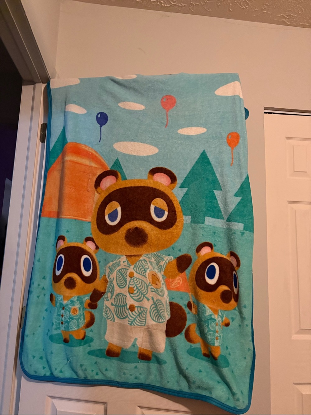 Animal Crossing Tom Nook & Twins throw blanket - Aqua
